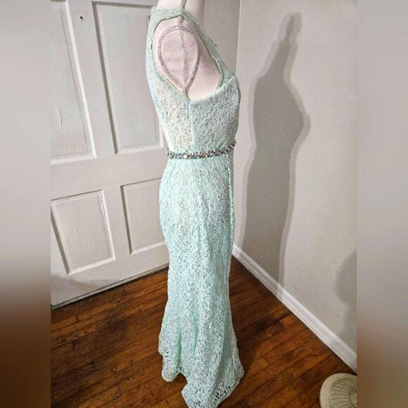 Elegant Mint Green Lace Evening Gown - Picture 10 of 12